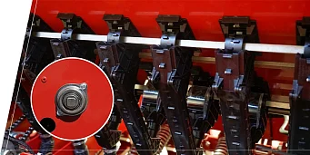 NERŪSĒJOŠĀ TĒRAUDA MINERĀLMĒSLU SĒJAPARĀTU PIEDZIŅAS VĀRPSTAS